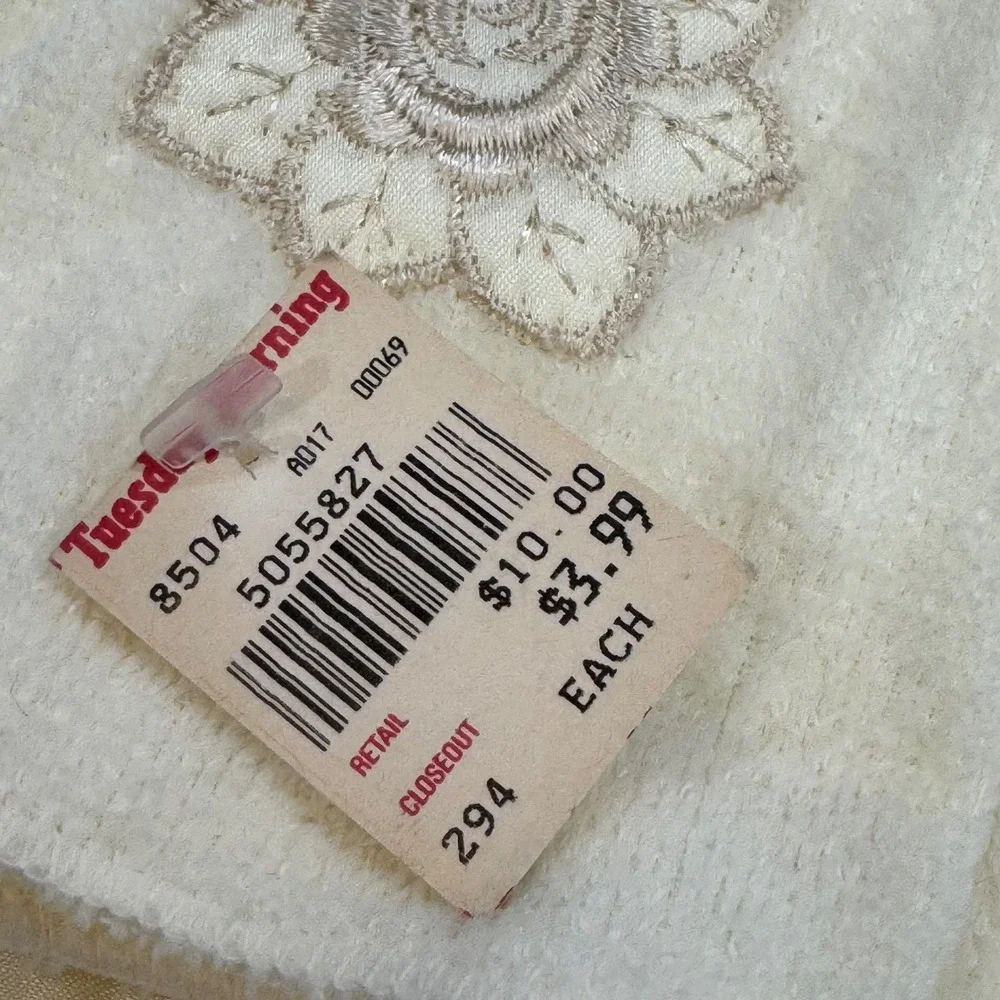 Vintage Avanti Look Cream Lace Ruffle Bath & Hand Towel Set 1978 Cottagecore 2pc